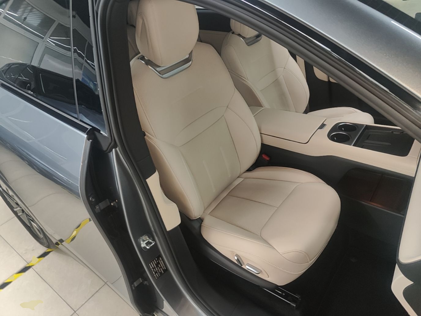 Xpeng G6 · 150106 · view 23
