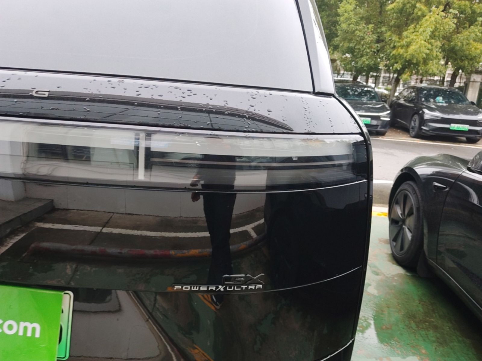 Xpeng GX · 187040 · view 2