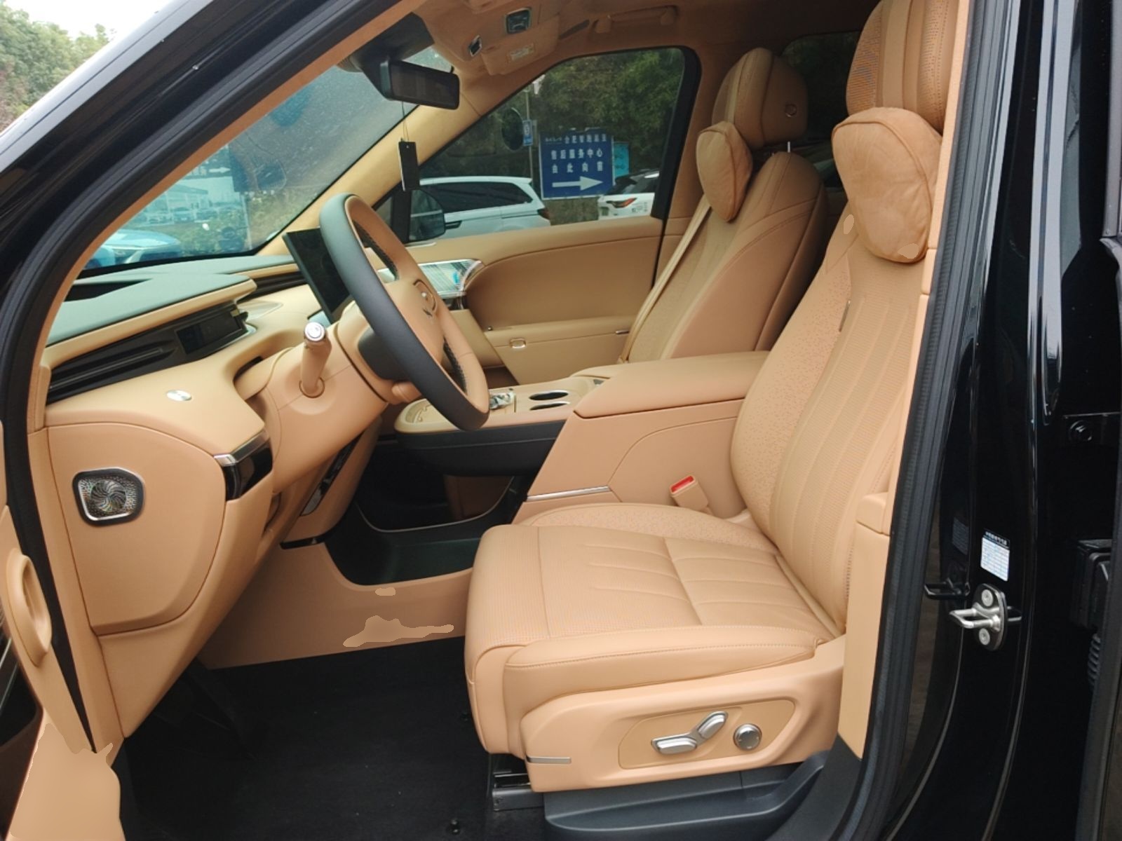 Xpeng GX · 187040 · view 9
