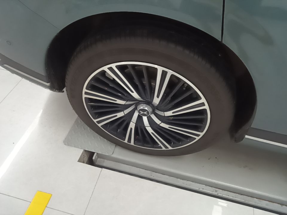 Xpeng G9 · 240489 · view 4