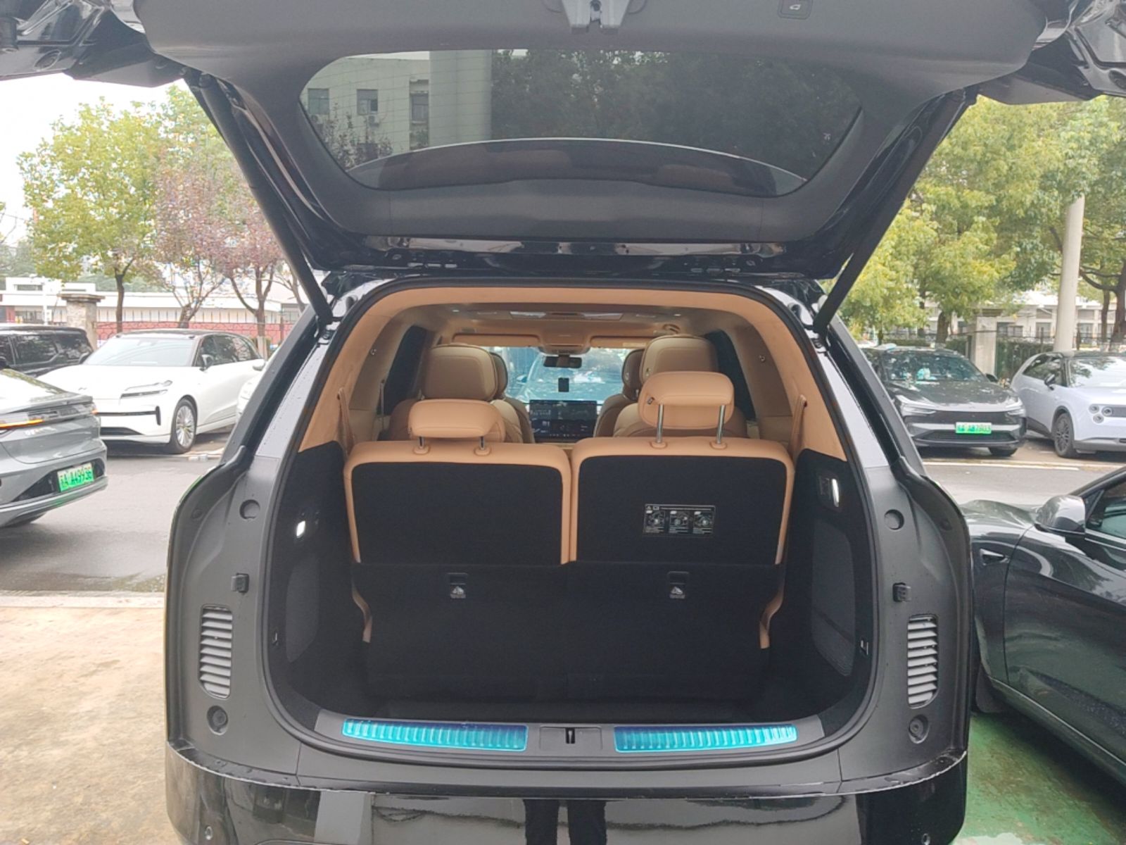 Xpeng GX · 187040 · view 13