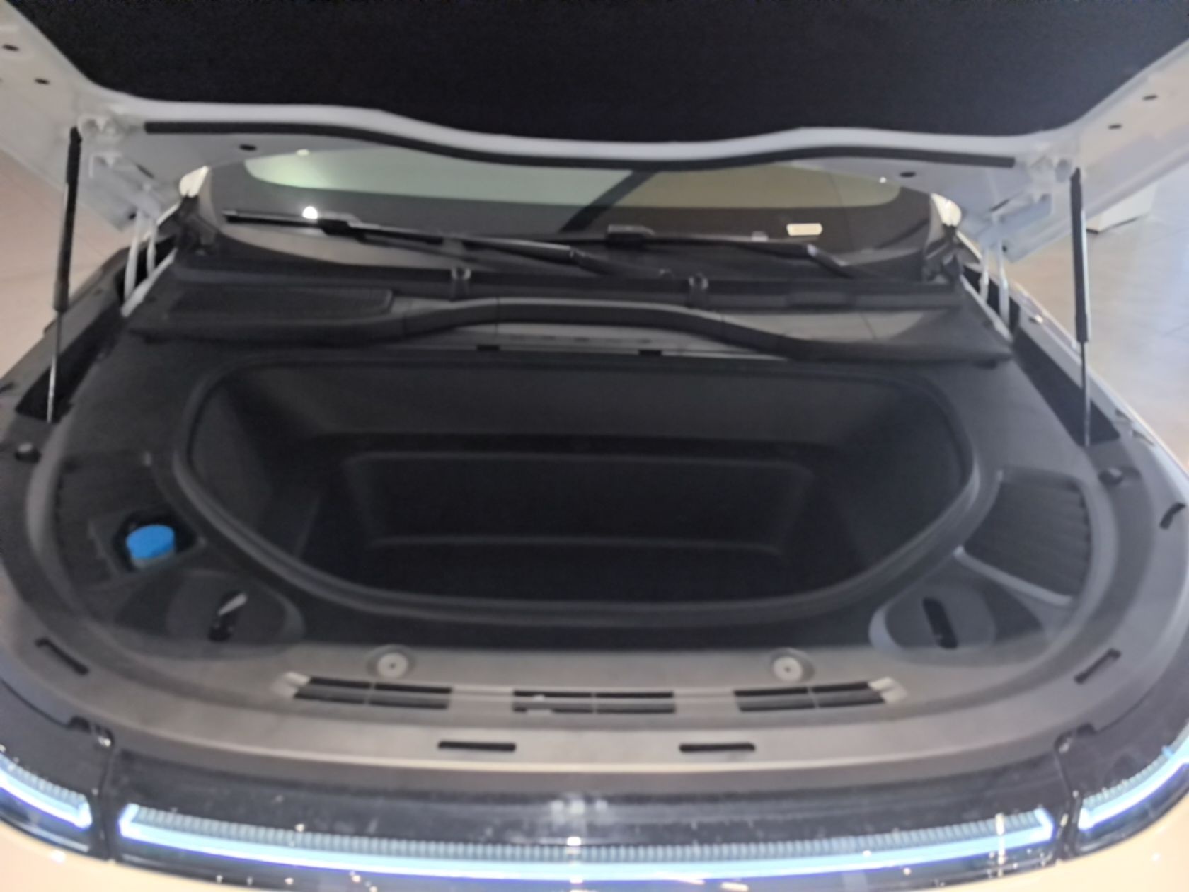 Xpeng G9 · 852076 · view 14