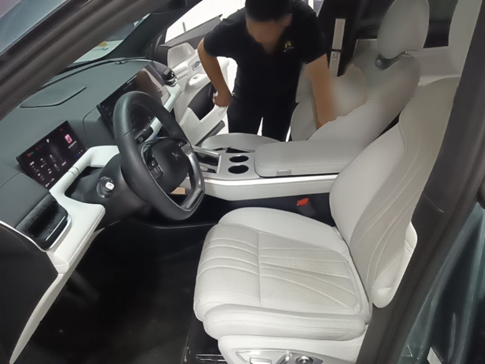 Xpeng G9 · 240489 · view 15
