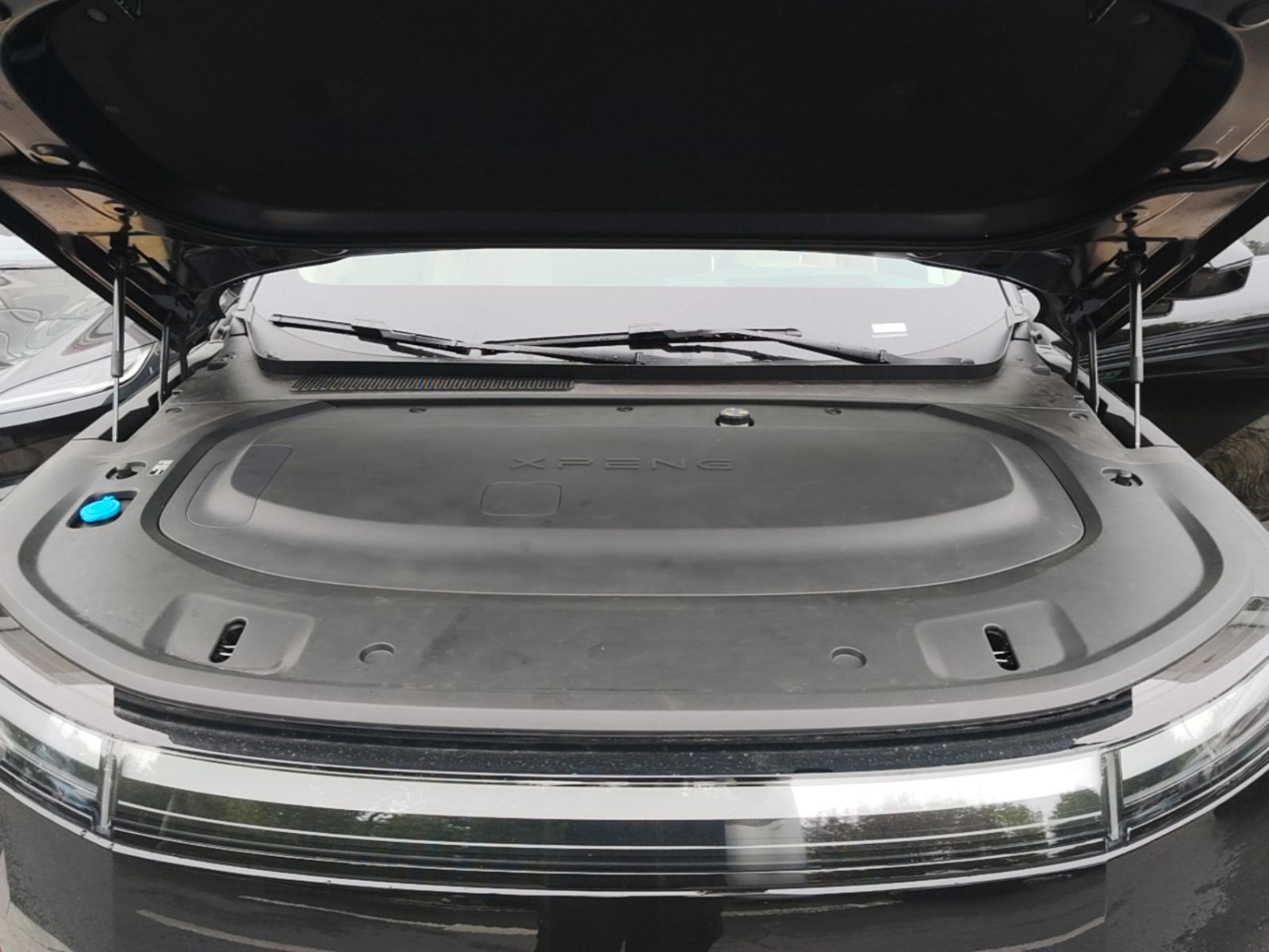 Xpeng GX · 187040 · view 14