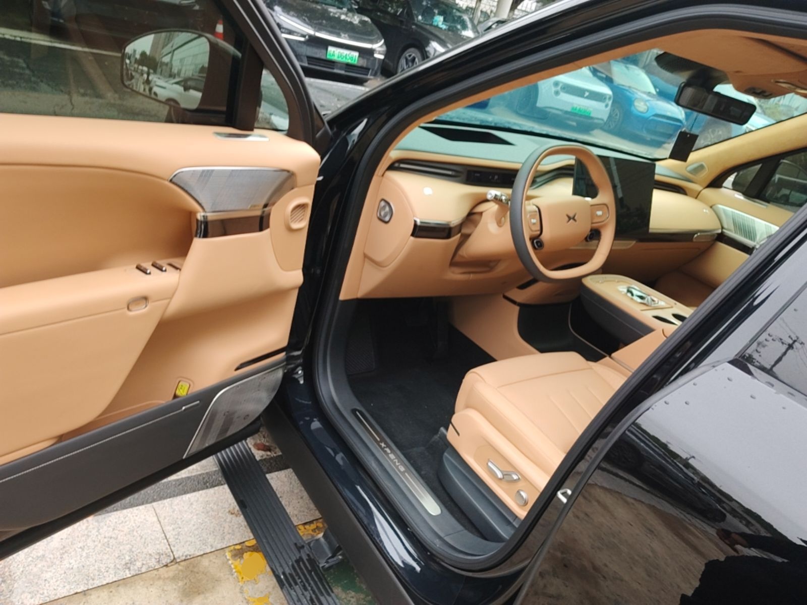 Xpeng GX · 187040 · view 10