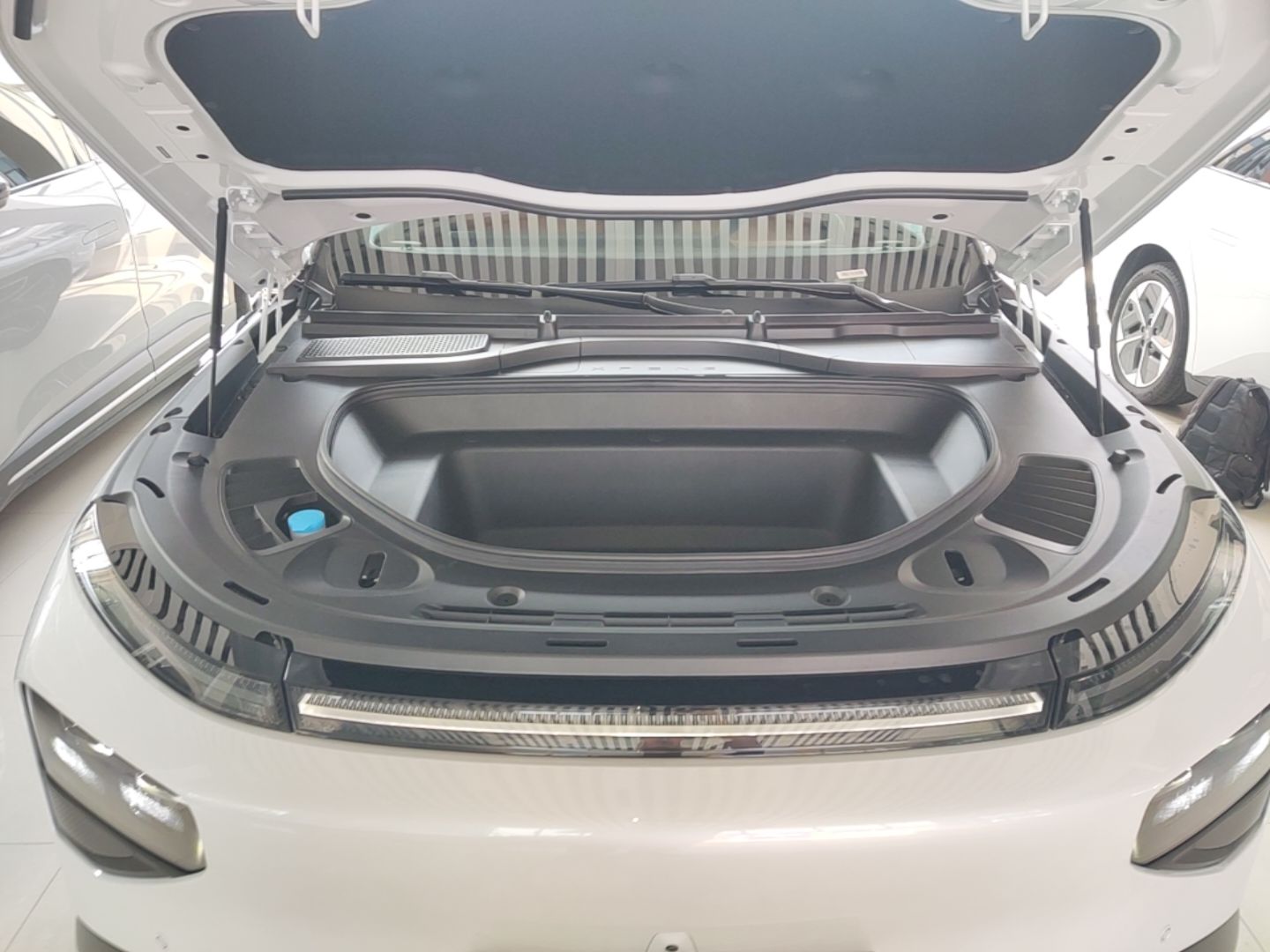 Xpeng G9 · 250753 · view 14