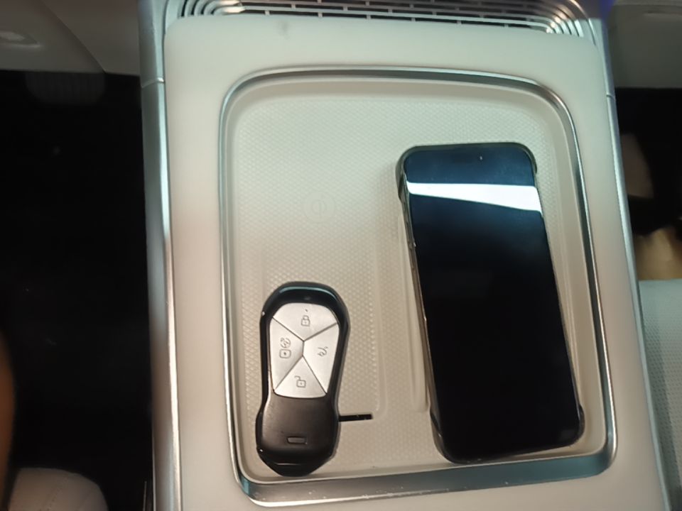 Xpeng G9 · 240489 · view 14