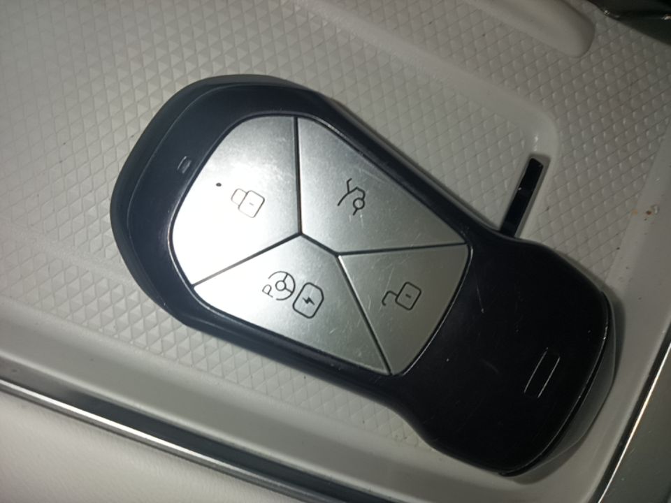 Xpeng G9 · 240489 · view 8