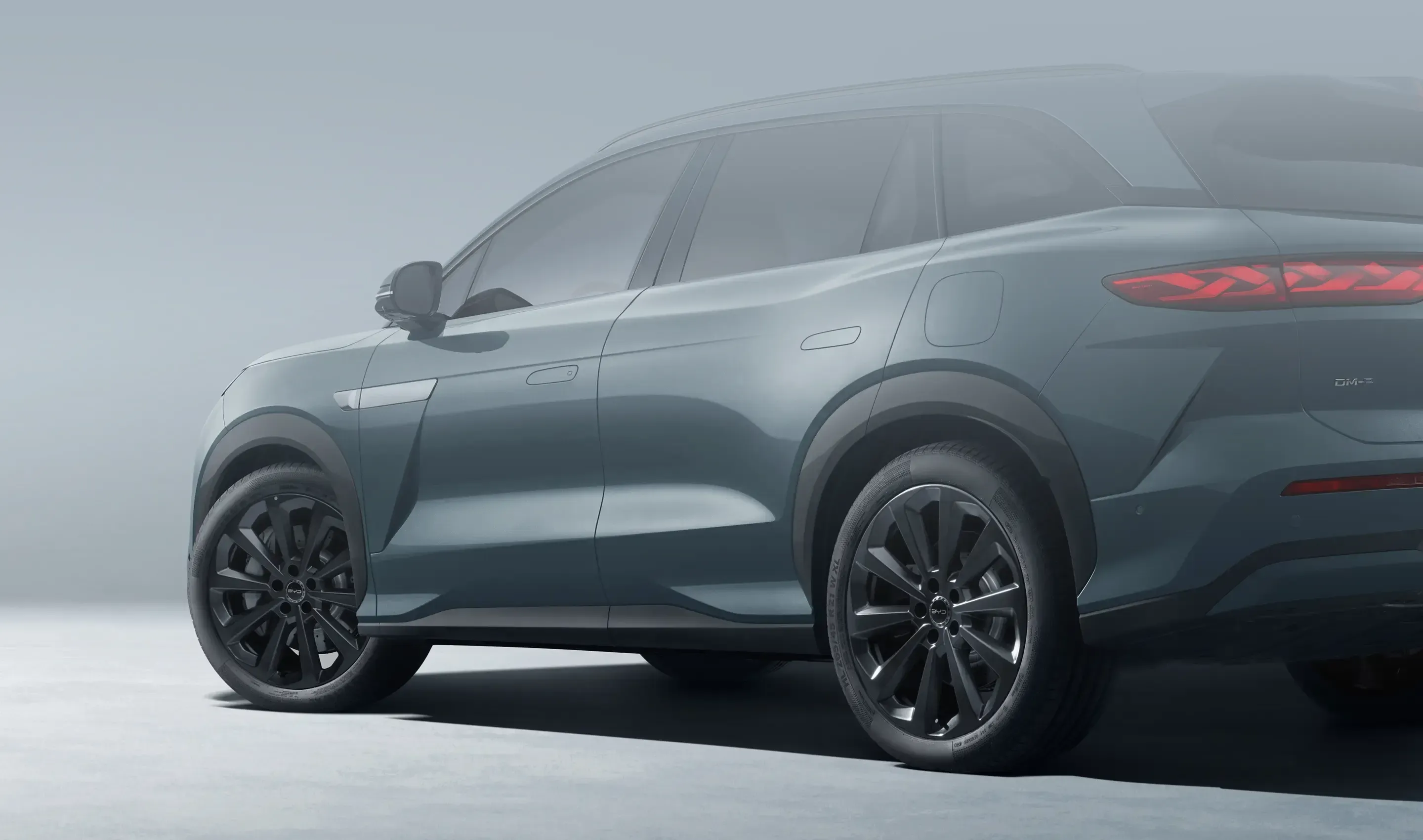 BYD ATTO 8 · view 2